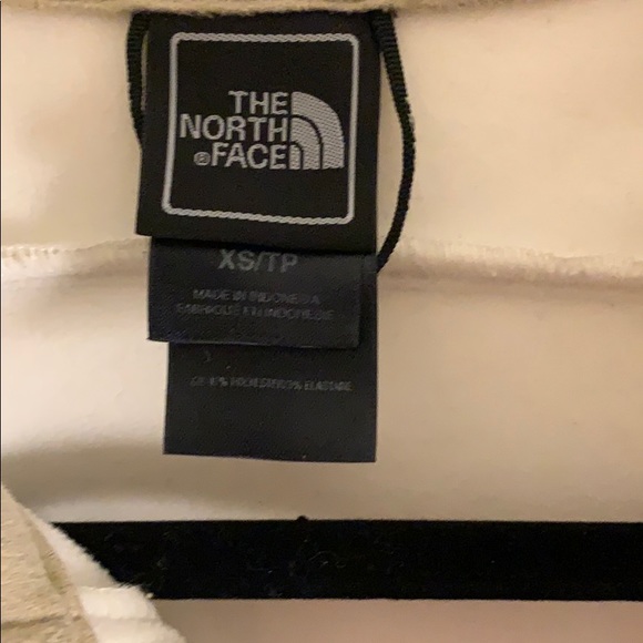 The North Face lightweight zip front jacket. - Picture 3 of 5